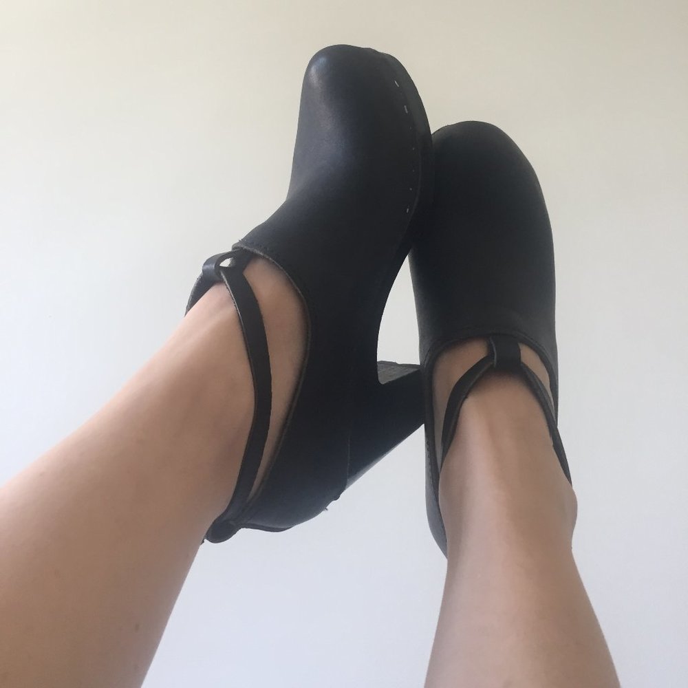 No. 6 Halo Strap Clogs Black Leather